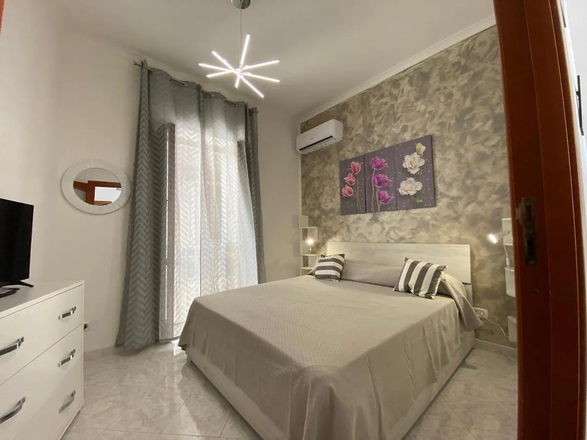 Sea&Sun Apartament Chiaia Неаполь